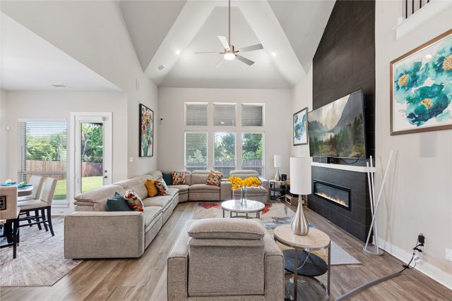 1938 Silver Creek Lane, Cedar Hill, TX 75104