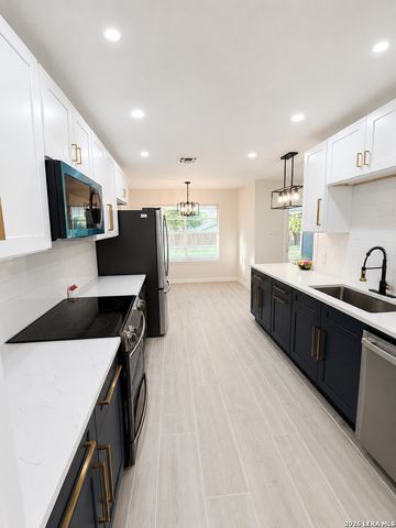 641 Richfield Dr., Windcrest, TX 78239