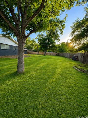 641 Richfield Dr., Windcrest, TX 78239