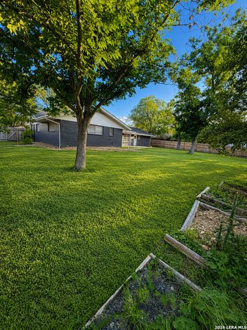 641 Richfield Dr., Windcrest, TX 78239