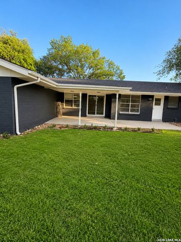 641 Richfield Dr., Windcrest, TX 78239