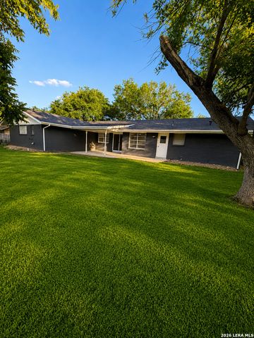 641 Richfield Dr., Windcrest, TX 78239
