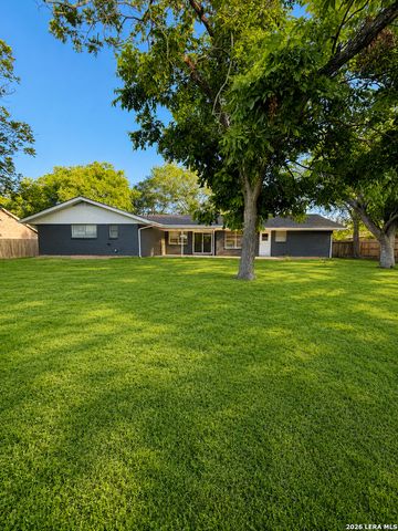 641 Richfield Dr., Windcrest, TX 78239