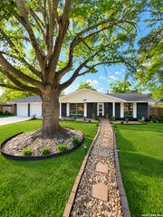 641 Richfield Dr., Windcrest, TX 78239