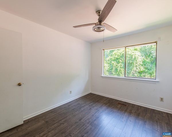 28 WOODLAKE DR, Charlottesville, VA 22901