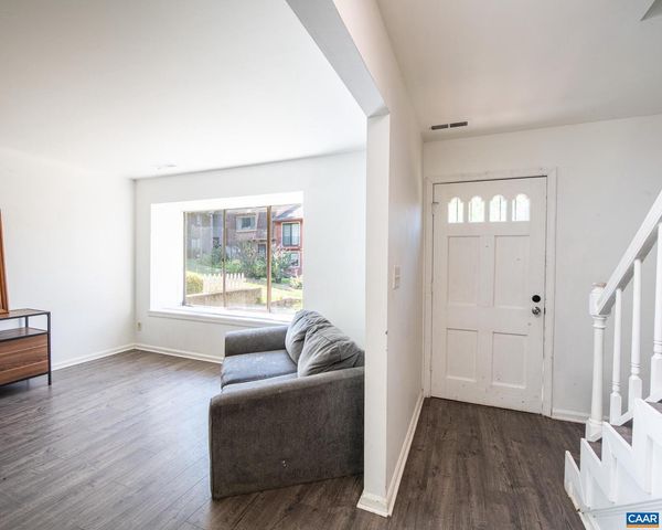 28 WOODLAKE DR, Charlottesville, VA 22901