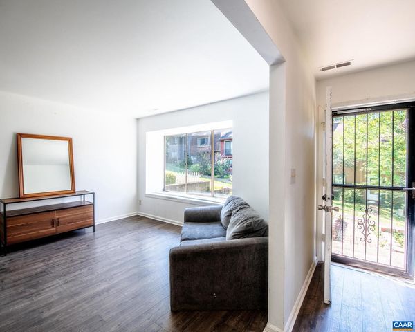 28 WOODLAKE DR, Charlottesville, VA 22901