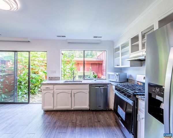 28 WOODLAKE DR, Charlottesville, VA 22901