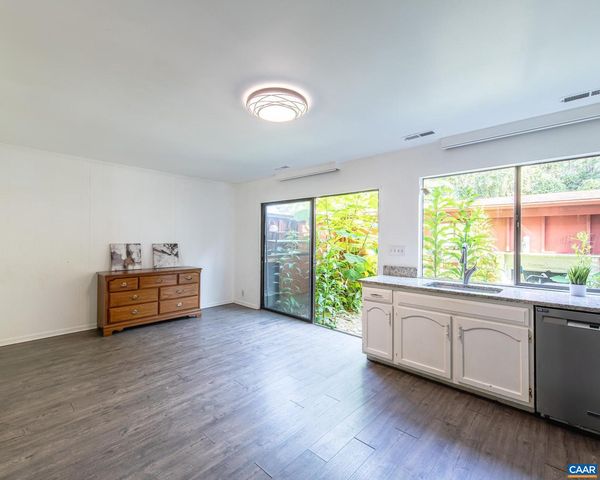 28 WOODLAKE DR, Charlottesville, VA 22901