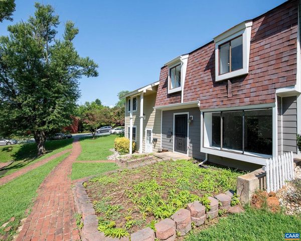 28 WOODLAKE DR, Charlottesville, VA 22901
