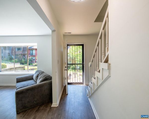 28 WOODLAKE DR, Charlottesville, VA 22901