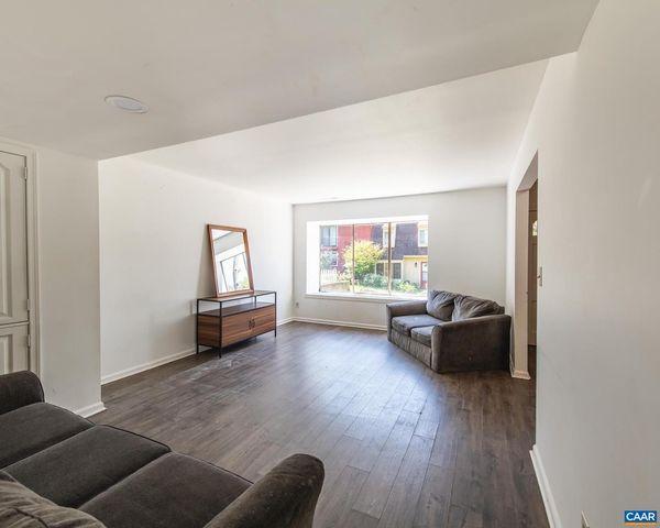 28 WOODLAKE DR, Charlottesville, VA 22901