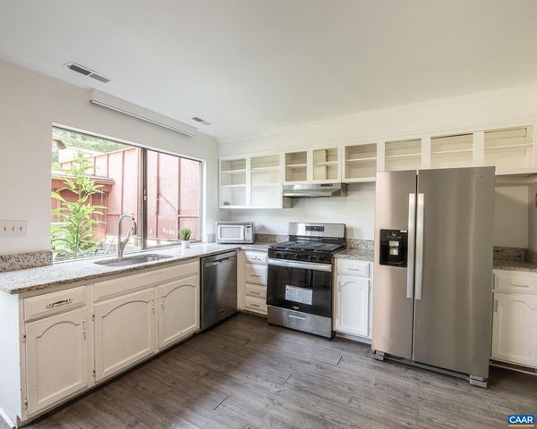 28 WOODLAKE DR, Charlottesville, VA 22901