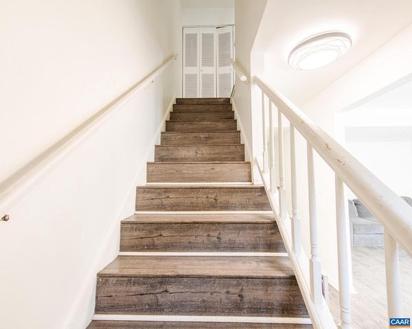 28 WOODLAKE DR, Charlottesville, VA 22901