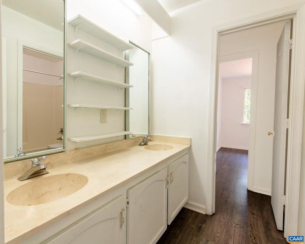 28 WOODLAKE DR, Charlottesville, VA 22901