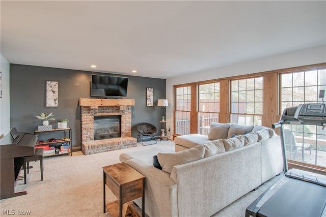 700 Stillwater Drive, Deerfield, OH 44411
