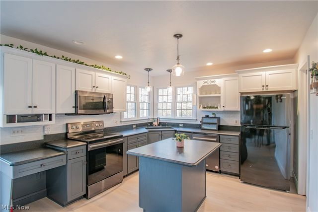 700 Stillwater Drive, Deerfield, OH 44411