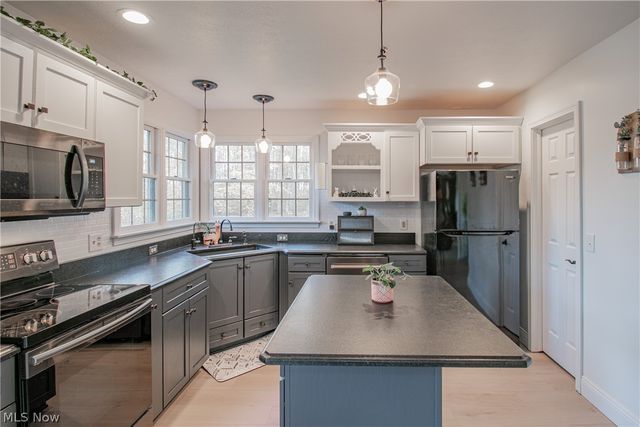 700 Stillwater Drive, Deerfield, OH 44411