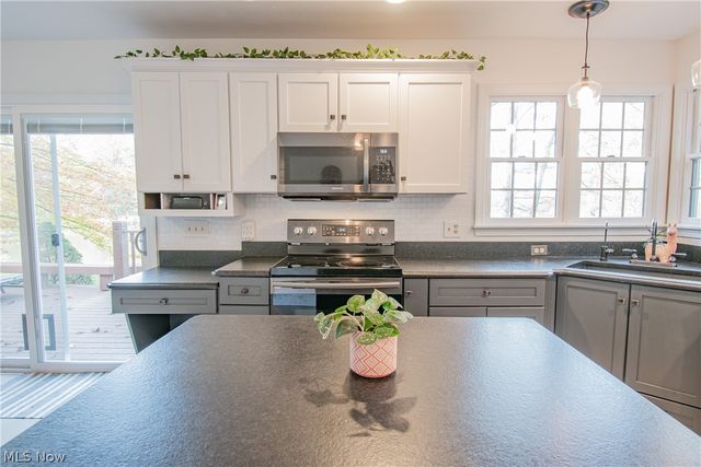 700 Stillwater Drive, Deerfield, OH 44411