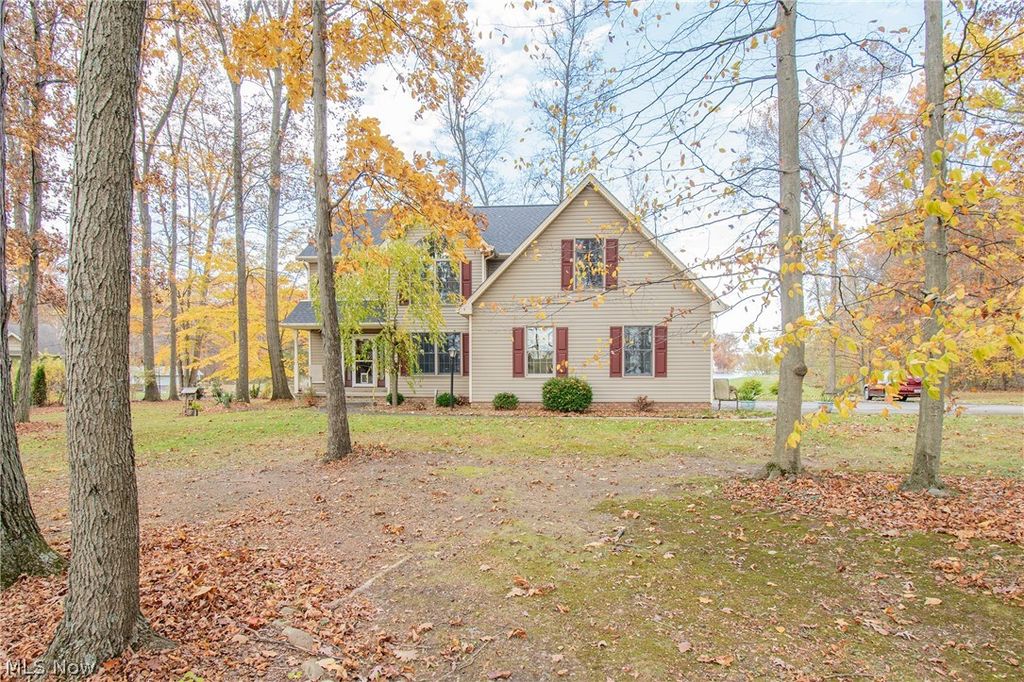 700 Stillwater Drive, Deerfield, OH 44411
