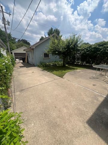 5837 N Marmora Avenue, Chicago, IL 60646