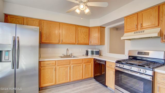 27 Haverford Court 7, Freehold, NJ 07728