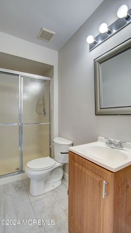 27 Haverford Court 7, Freehold, NJ 07728