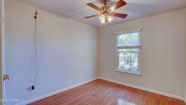 27 Haverford Court 7, Freehold, NJ 07728