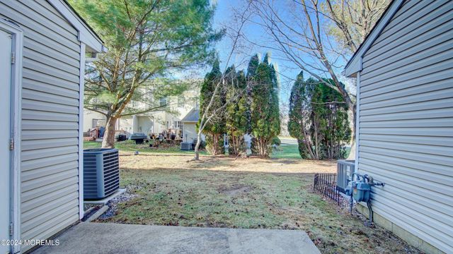 27 Haverford Court 7, Freehold, NJ 07728