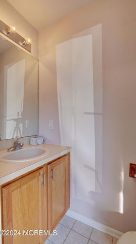 27 Haverford Court 7, Freehold, NJ 07728