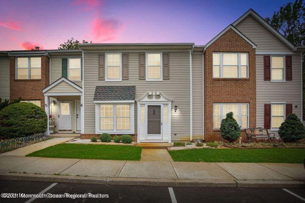 27 Haverford Court 7, Freehold, NJ 07728