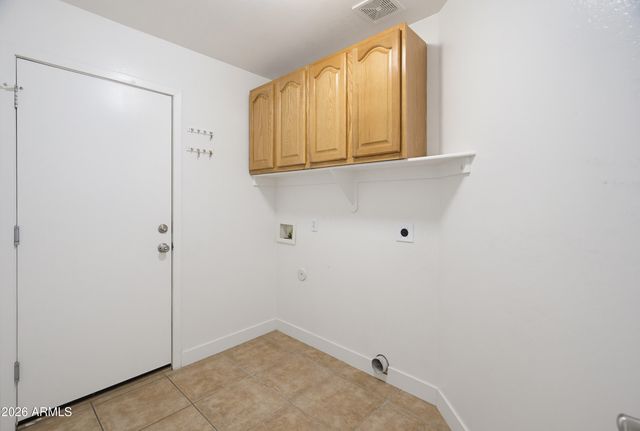 8148 W SALTER Drive, Peoria, AZ 85382