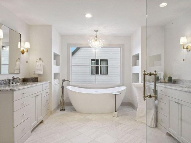 655 Callahan Place, Mendota Heights, MN 55118