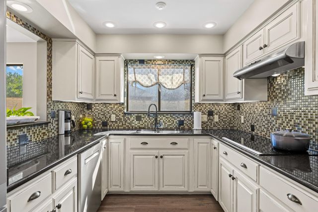 106 Acapulco CT, Lakeway, TX 78734