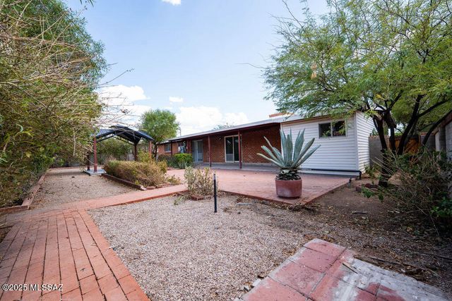 5221 E Hawthorne Place, Tucson, AZ 85711