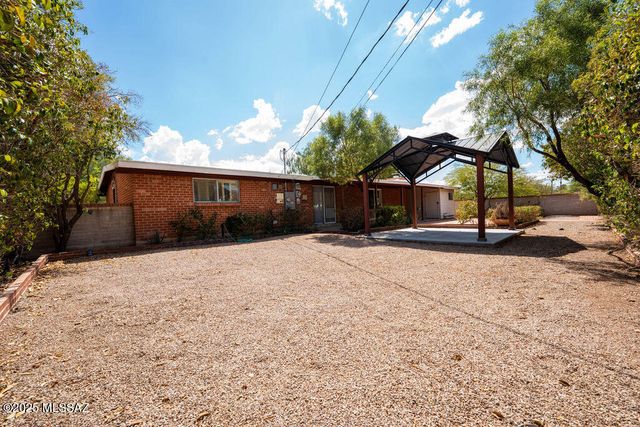 5221 E Hawthorne Place, Tucson, AZ 85711