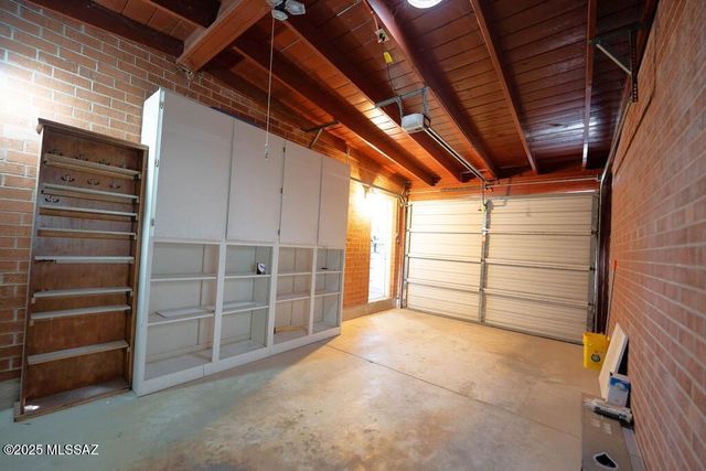 5221 E Hawthorne Place, Tucson, AZ 85711