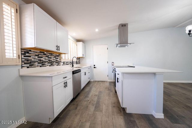 5221 E Hawthorne Place, Tucson, AZ 85711