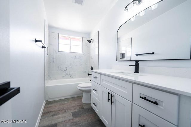 5221 E Hawthorne Place, Tucson, AZ 85711