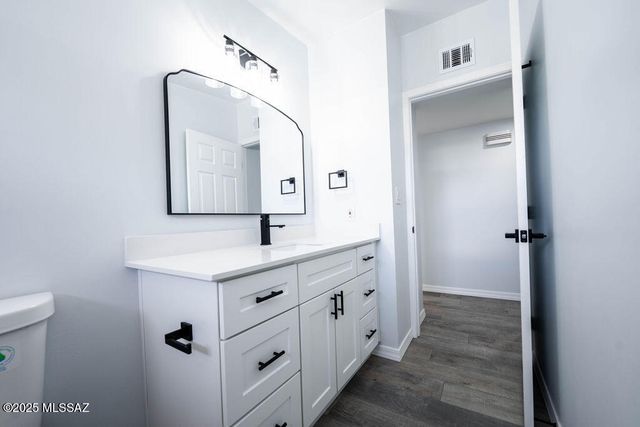 5221 E Hawthorne Place, Tucson, AZ 85711