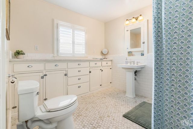 2714 Sunset Avenue, Bakersfield, CA 93304