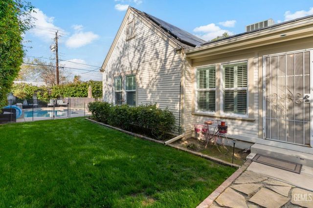 2714 Sunset Avenue, Bakersfield, CA 93304