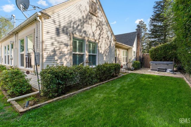 2714 Sunset Avenue, Bakersfield, CA 93304