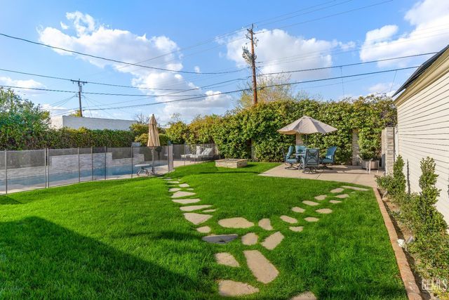 2714 Sunset Avenue, Bakersfield, CA 93304