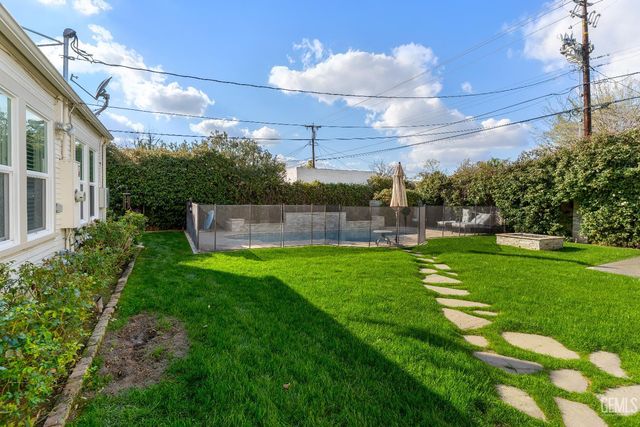 2714 Sunset Avenue, Bakersfield, CA 93304