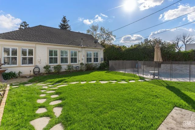 2714 Sunset Avenue, Bakersfield, CA 93304