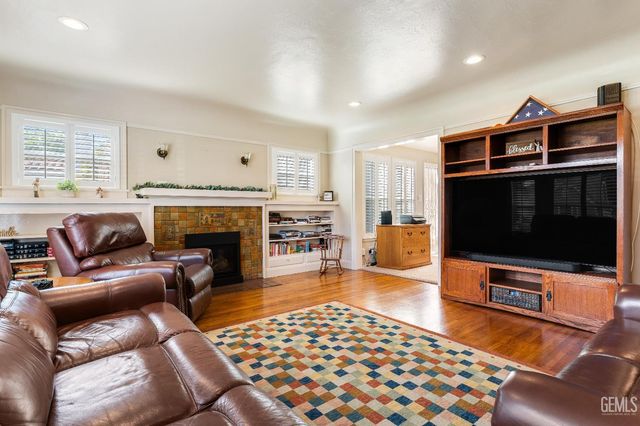 2714 Sunset Avenue, Bakersfield, CA 93304