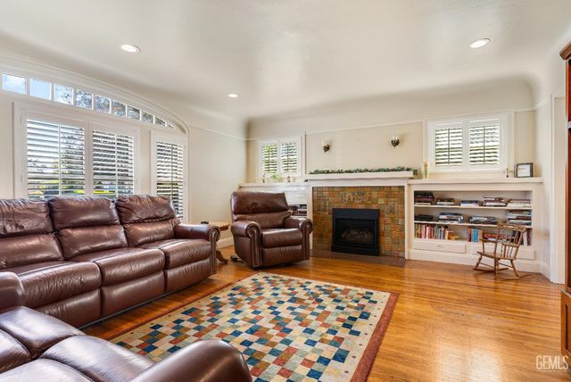 2714 Sunset Avenue, Bakersfield, CA 93304