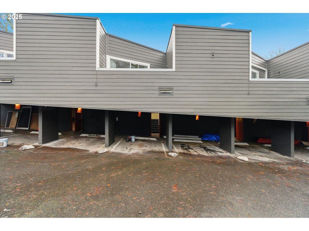 6220 Sw CAPITOL Hwy 8, Portland, OR 97239