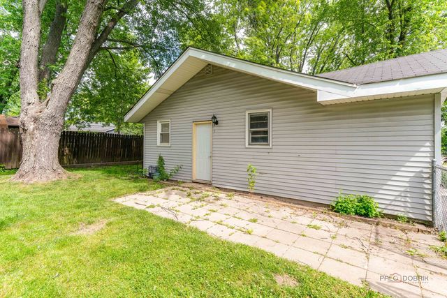 200 S Beck Road, Lindenhurst, IL 60046
